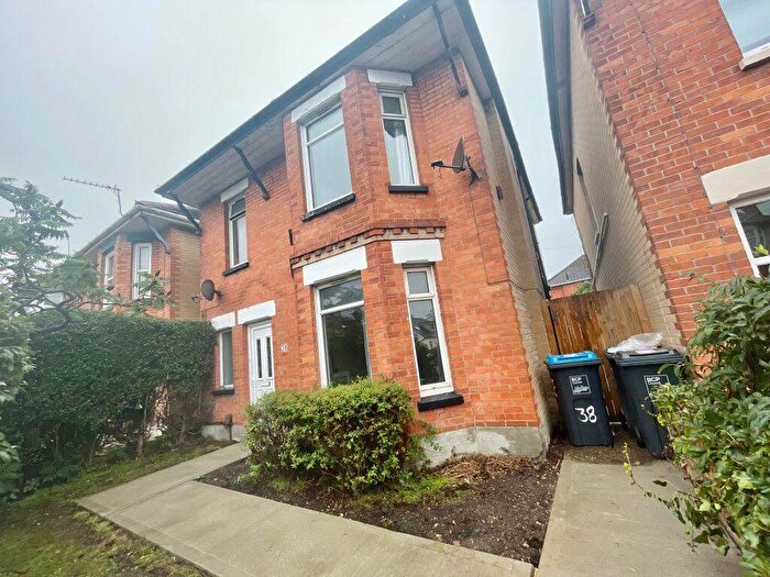 4 Bedroom House To Rent In Student Four Double Bedroom, Winton-, P03