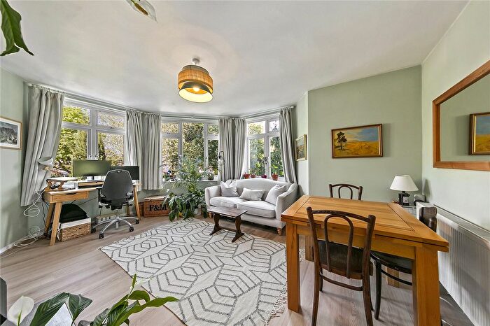 2 Bedroom Flat For Sale In The Grove, St. Margarets Road, Twickenham, TW1