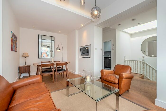 2 Bedroom Flat To Rent In Sloane Gardens, London, SW1W