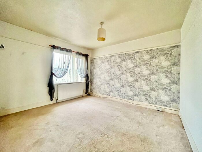2 Bedroom Flat For Sale In Kingshurst Drive, Paignton, TQ3