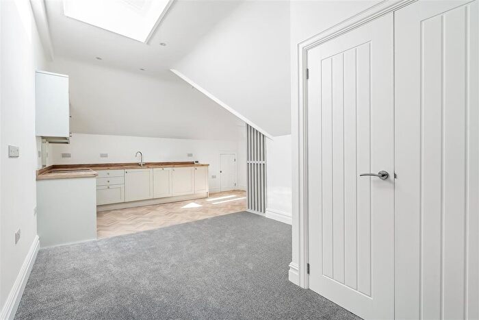 2 Bedroom Flat For Sale In Upper Grove, South Norwood, SE25