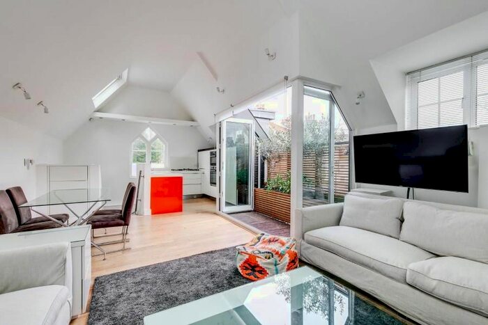 2 Bedroom Property To Rent In Highgate West Hill, Highgate Village, N6