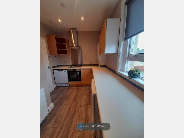 2 Bedroom Flat To Rent In Watling Avenue, Camelon, Falkirk, FK1