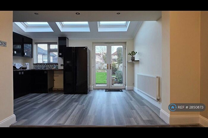 3 Bedroom Semi Detached House To Rent In Hamilton Avenue, Surbiton, KT6