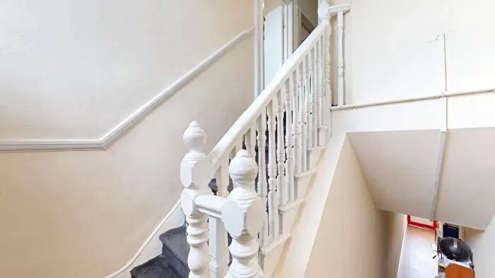 3 Bedroom Flat To Rent In London Rd, Isleworth, TW7