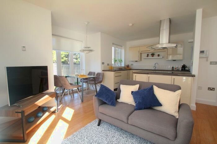 2 Bedroom Apartment To Rent In South Park Road, Harrogate, HG1