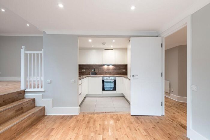 2 Bedroom Flat To Rent In St Peters Court Cephas Street, E1