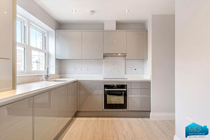 2 Bedroom Apartment To Rent In High Road, North Finchley, London, N12