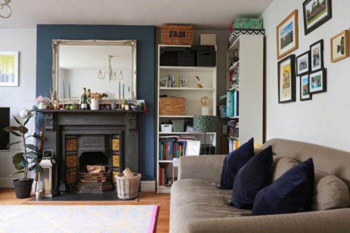 2 Bedroom Flat For Sale In Burghley Road, Bristol, BS6