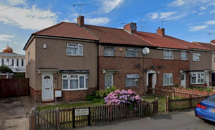 4 Bedroom Property To Rent In Mirador Crescent, Slough SL2