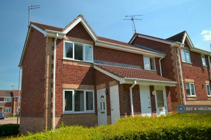 2 Bedroom Flat To Rent In Wordsworth Court, Oulton, Leeds, LS26