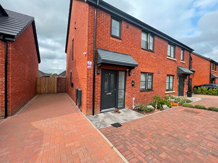 3 Bedroom Semi-Detached House For Sale In The Woodlands, Oldbury, West Midlands, B68