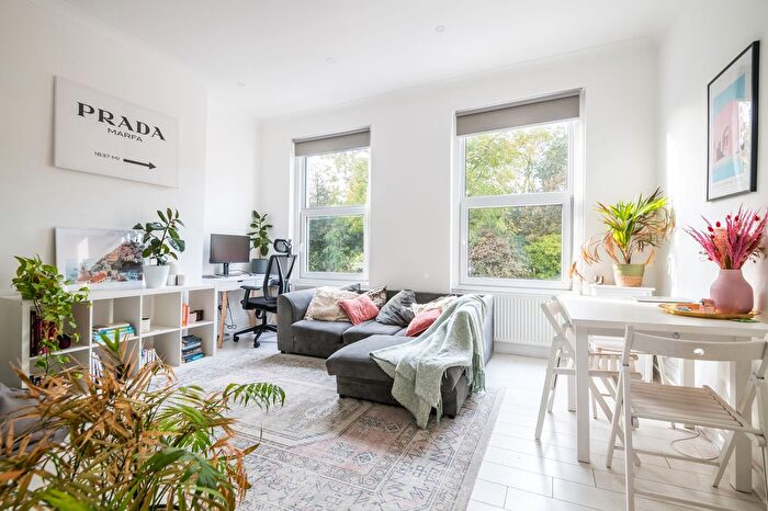 3 Bedroom Flat To Rent In Dulwich Road, London, SE24