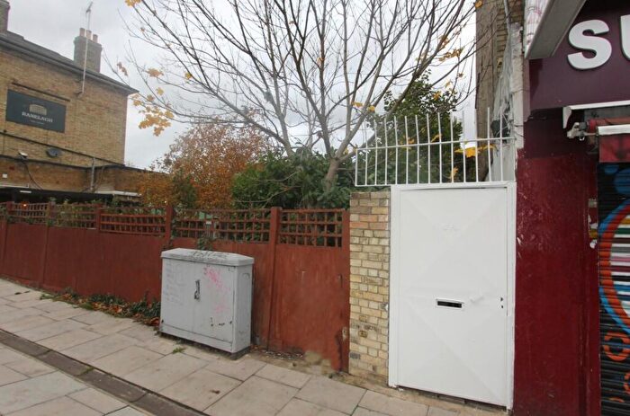 3 Bedroom Flat To Rent In Bounds Green Road, London, N11