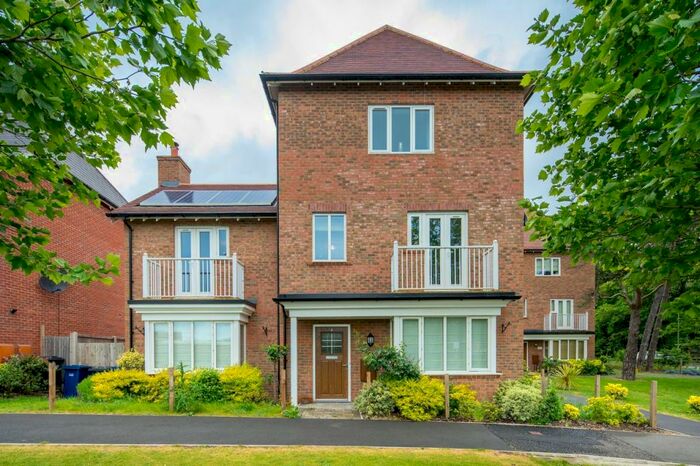 4 Bedroom House To Rent In Inglis Way, Mill Hill, NW7