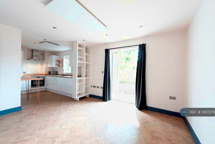 2 Bedroom Flat To Rent In Cedar Apartments, Filton, Bristol, BS34