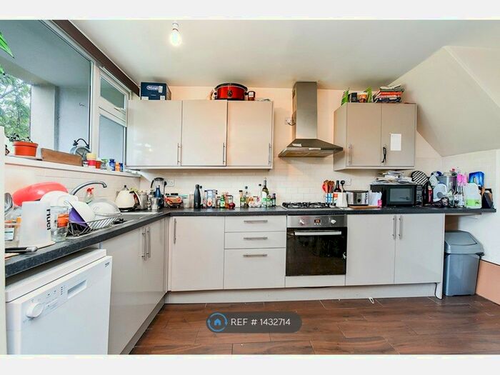 4 Bedroom Flat To Rent In Roberta Street, London, E2