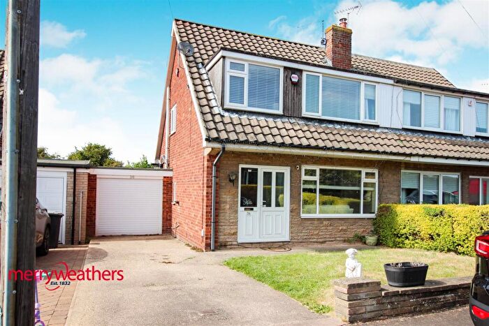 3 Bedroom Semi-Detached House For Sale In Northlands, Harthill, Sheffield, S26