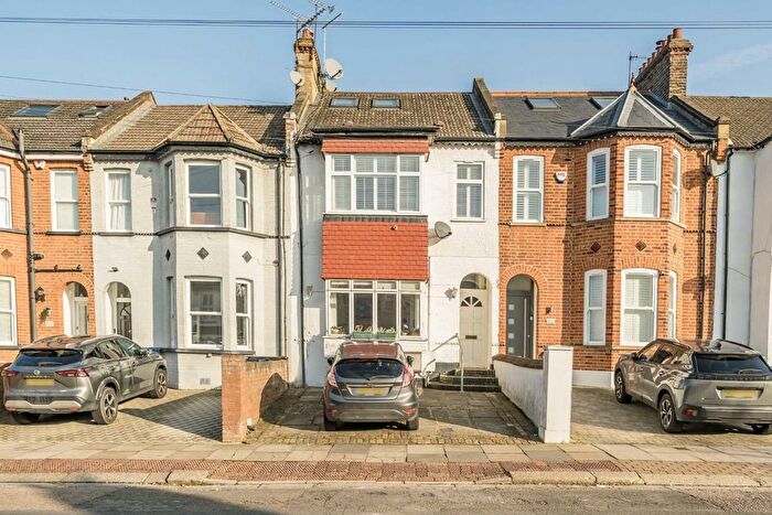 2 Bedroom Flat To Rent In Milton Road, London, NW7