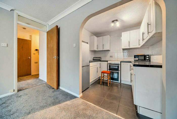 1 Bedroom Apartment For Sale In Chatsworth Place, Mitcham, CR4