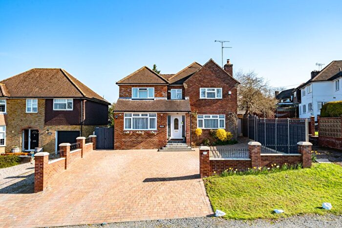 4 Bedroom Detached House For Sale In Hawthorn Way, Chesham, HP5