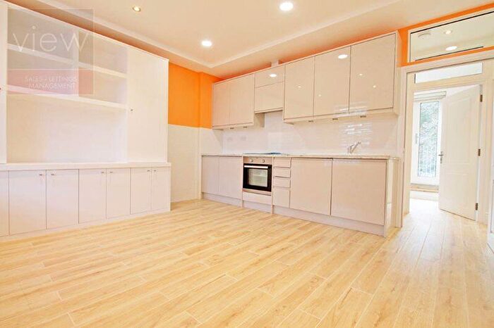 2 Bedroom Apartment To Rent In Lewisham Way, SE14