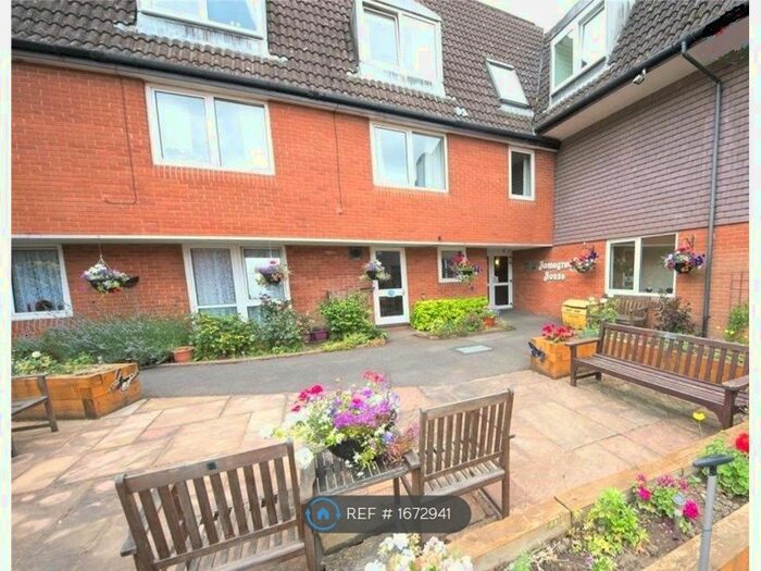 1 Bedroom Flat To Rent In Home Green House, Haslemere, GU27