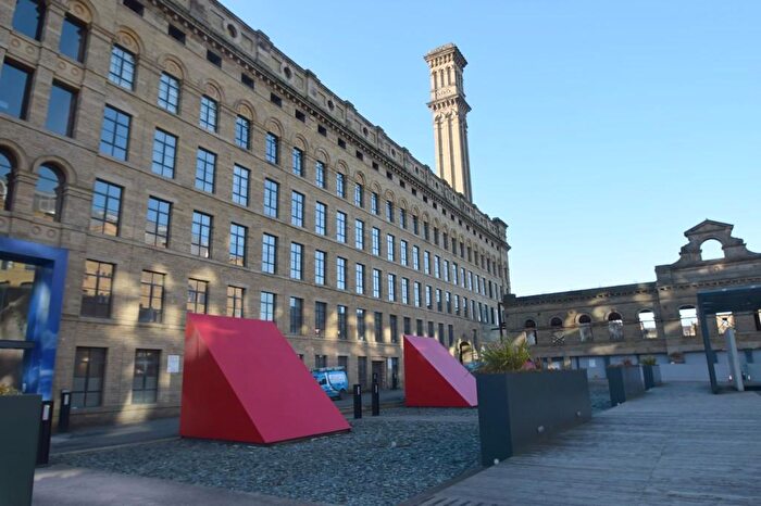 2 Bedroom Flat For Sale In Silk Warehouse, Bradford, BD9