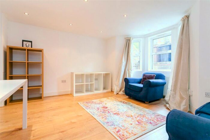 3 Bedroom Flat To Rent In Narford Road, Clapton, Hackney, London, E5