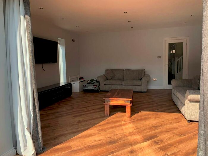 4 Bedroom Semi-Detached House To Rent In Edmondscote Road, Leamington Spa, Warwickshire, CV32