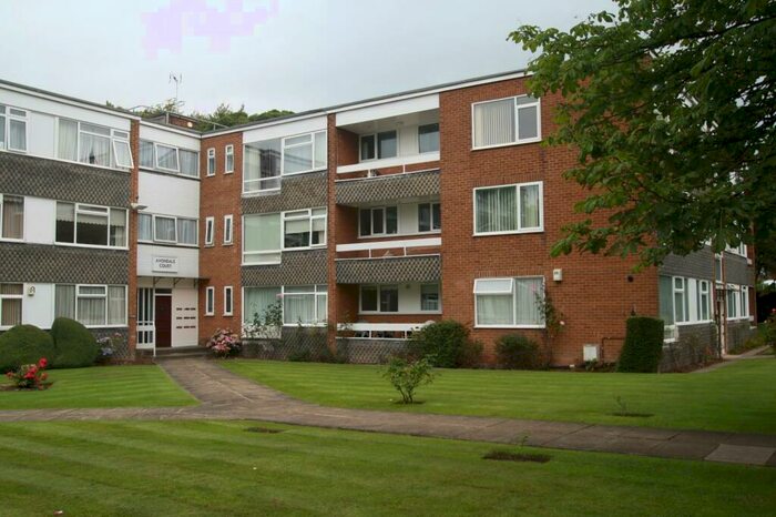 2 Bedroom Flat To Rent In Avondale Court, Leeds, West Yorkshire, Uk, LS17
