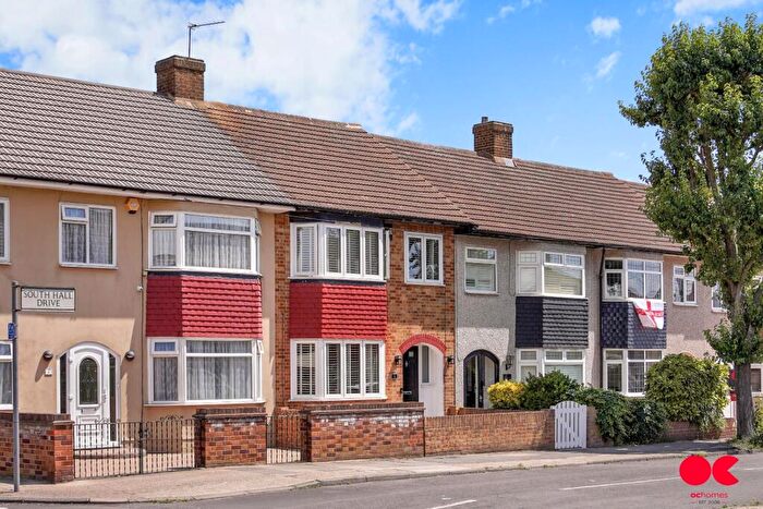 3 Bedroom Terraced House For Sale In South Hall Drive, Rainham, RM13