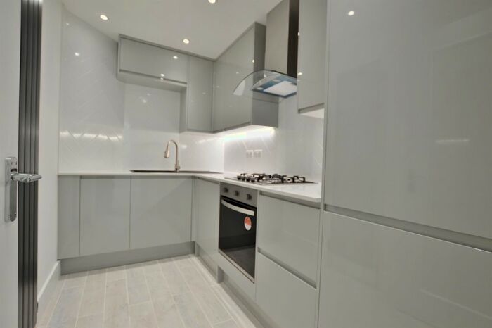 2 Bedroom Flat To Rent In Green Street, Plaistow, London, E13