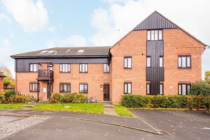 2 Bedroom Flat For Sale In Roebuck Court, Didcot, OX11