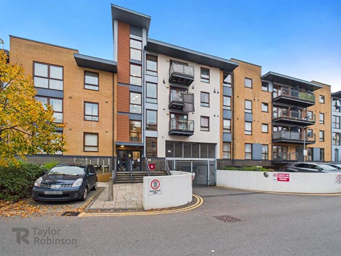 2 Bedroom Flat To Rent In Howlands Court, Commonwealth Drive, Crawley, RH10