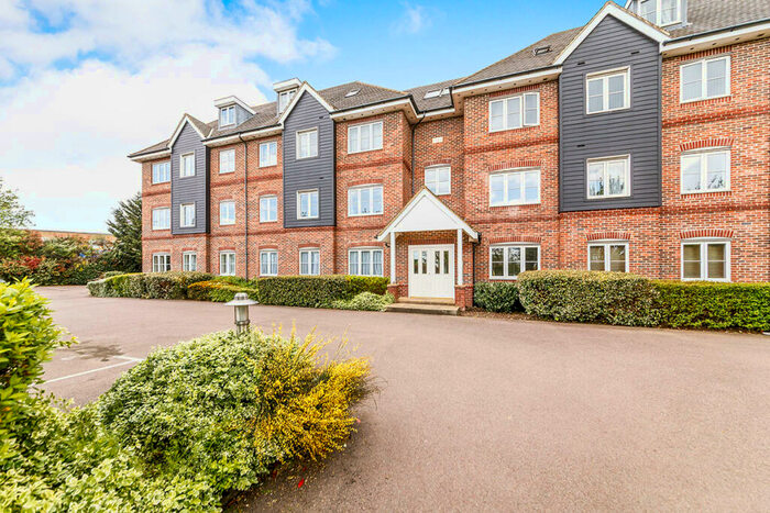 2 Bedroom Flat To Rent In Cadwell Lane, Hitchin, Hertfordshire, SG4