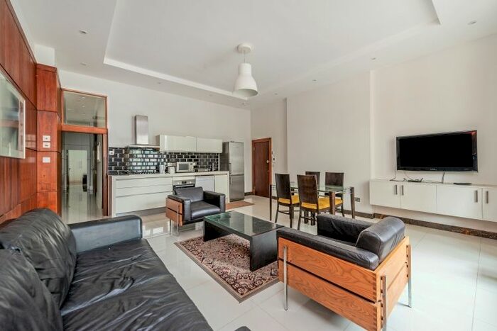 2 Bedroom Flat To Rent In Westbourne Street, London, W2