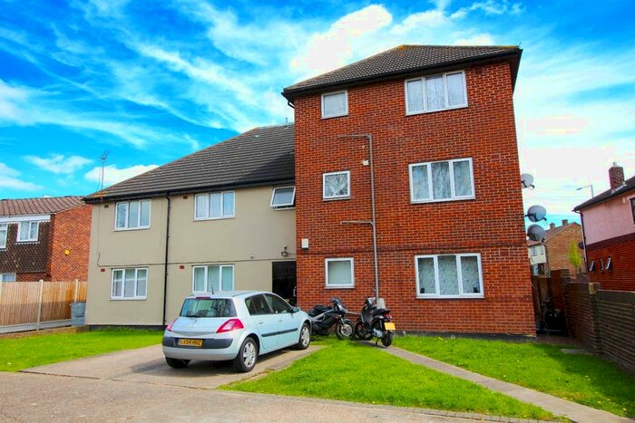 1 Bedroom Flat To Rent In Rainham Road North, Dagenham, RM10