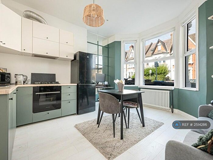 1 Bedroom Flat To Rent In Holmesdale Road, London, SE25