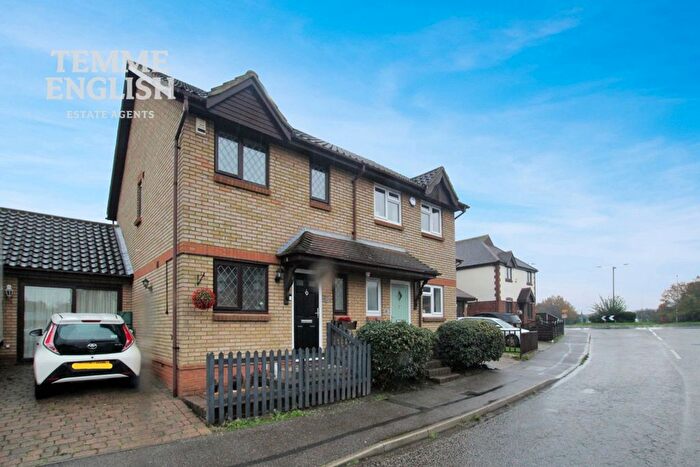 2 Bedroom Semi Detached House For Sale In Wallace Drive, Wickford, SS12