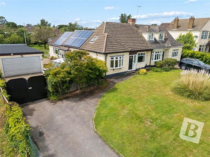 4 Bedroom Bungalow For Sale In Church End Lane, Runwell, Wickford, Essex, SS11
