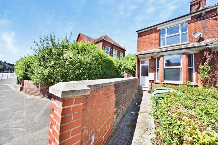 3 Bedroom End Of Terrace House For Sale In Tonbridge Road, Maidstone, ME16