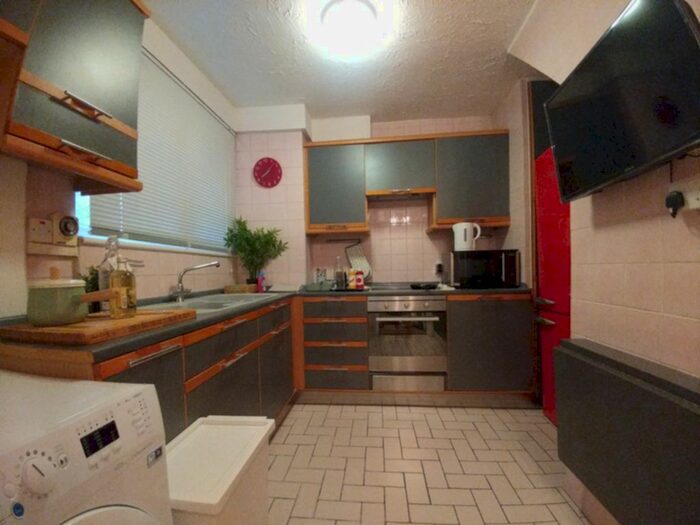 3 Bedroom Flat To Rent In Shaftesbury Court, Shaftesbury Street, London, N1