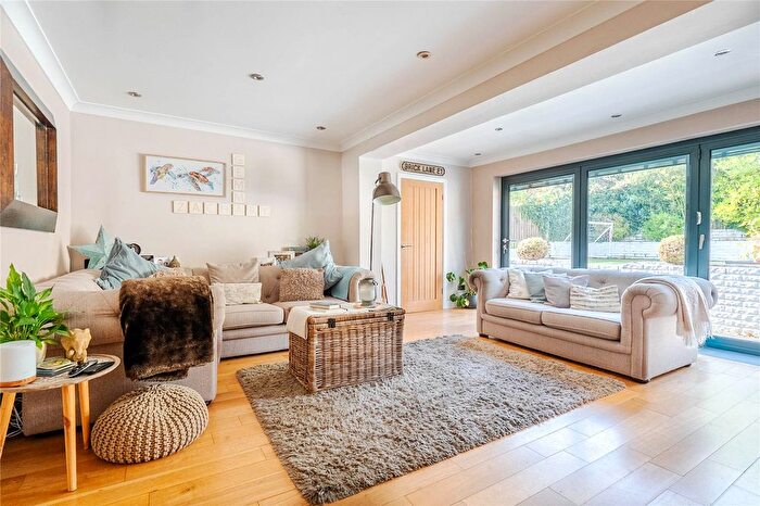 3 Bedroom Semi-Detached House For Sale In Easedale Close, Dunstable, Bedfordshire, LU6