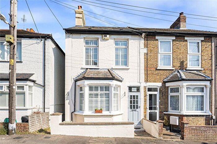 3 Bedroom Semi-detached House For Sale In Plantation Road, Hextable, Kent, BR8