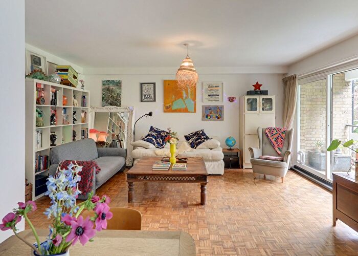 2 Bedroom Flat For Sale In Canonbie Road, Forest Hill, SE23