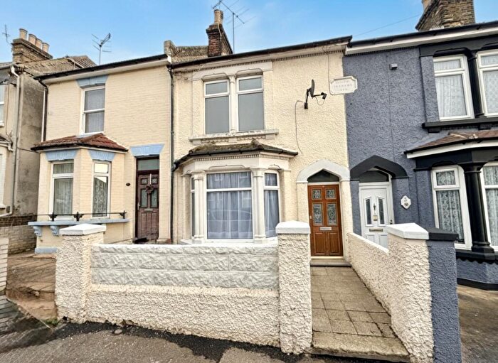 3 Bedroom Terraced House For Sale In Grove Road, Strood, Rochester, ME2