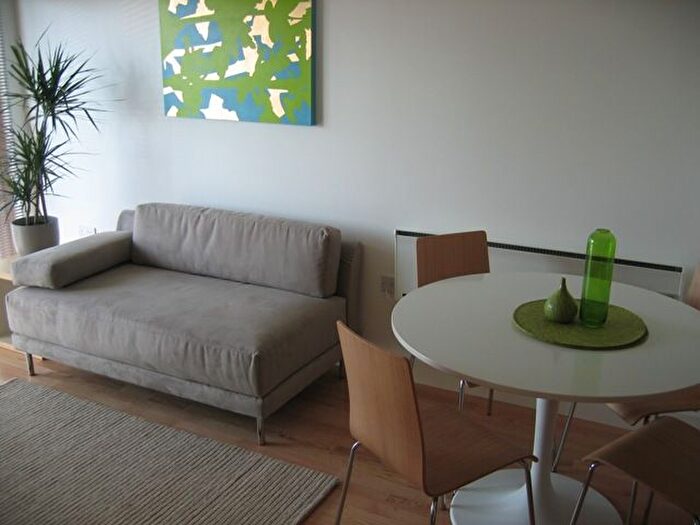 2 Bedroom Flat To Rent In Mcclintock House, Leeds, LS10