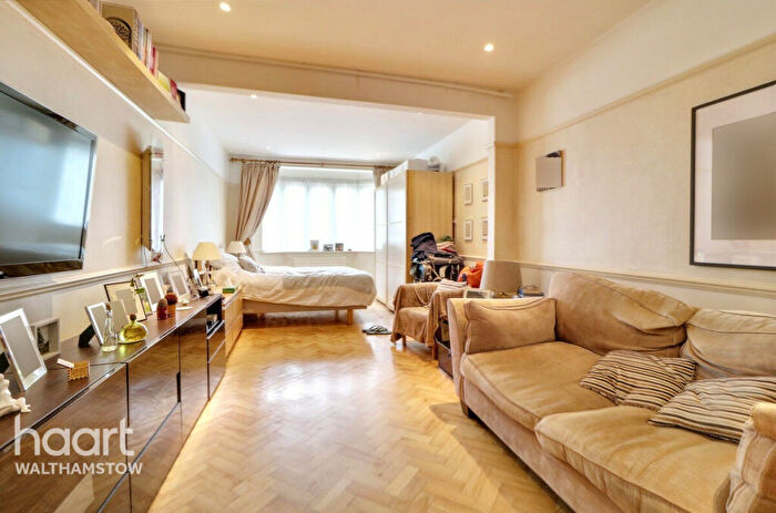 5 Bedroom Semi-Detached House For Sale In Manor Way, Chingford, E4