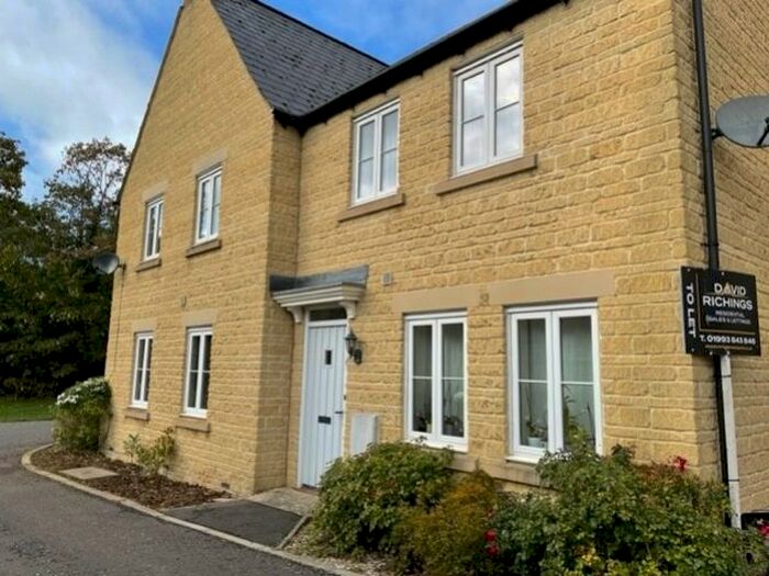 3 Bedroom Semi-Detached House To Rent In Shilton Park, Carterton, Oxon, OX18